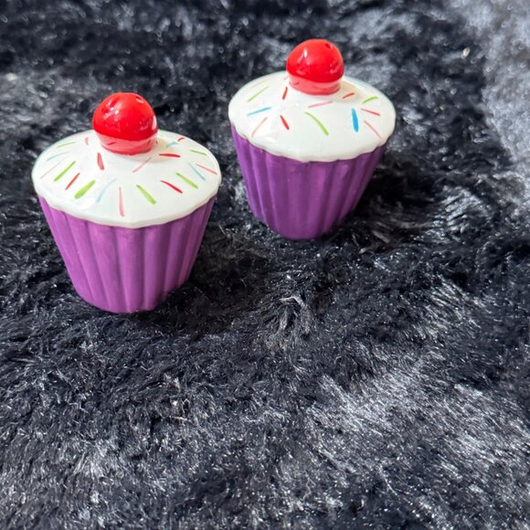 Babs Novalty Cupcake-Shaped Ceramic Salt & Pepper Shakers - Picture 1 of 7